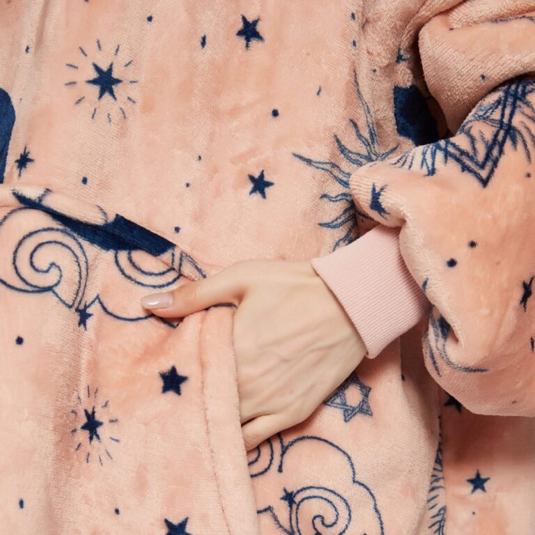 hoodie-carroll-lifestyle-1-blauw