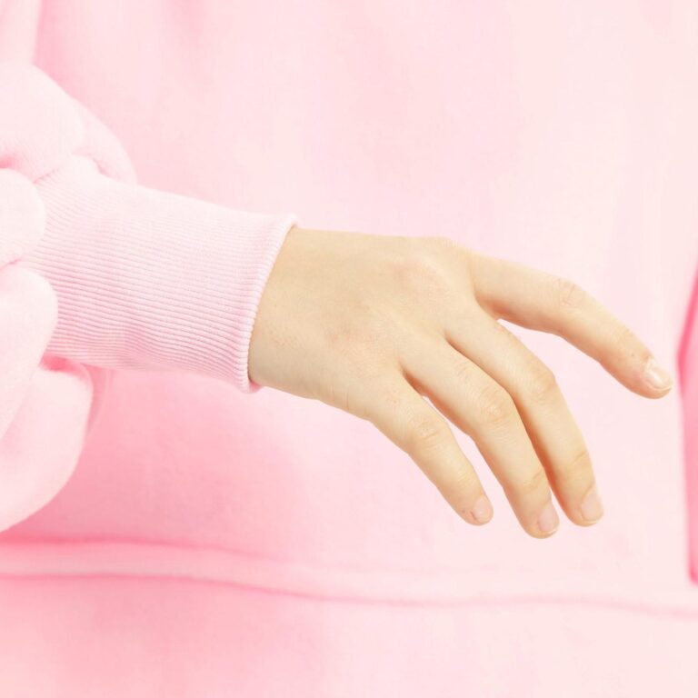 hoodie-light-pink-lifestyle-3-blauw