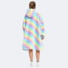 hoodie-regenboog-1-lifestyle-1-blauw