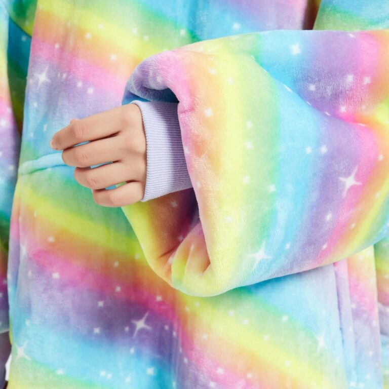 hoodie-regenboog-1-lifestyle-2-blauw
