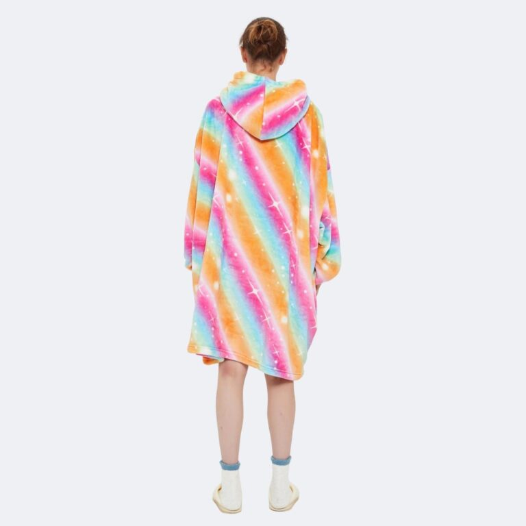 hoodie-regenboog-2-lifestyle-1-blauw