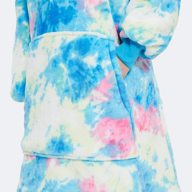 hoodie-tye-dye-cyan-lifestyle-2-blauw